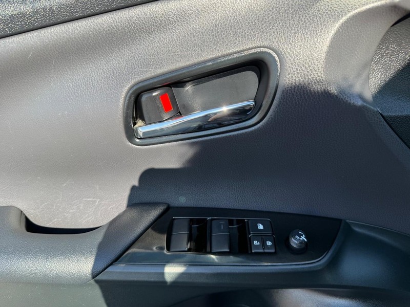 Toyota Prius Vehicle Image 21