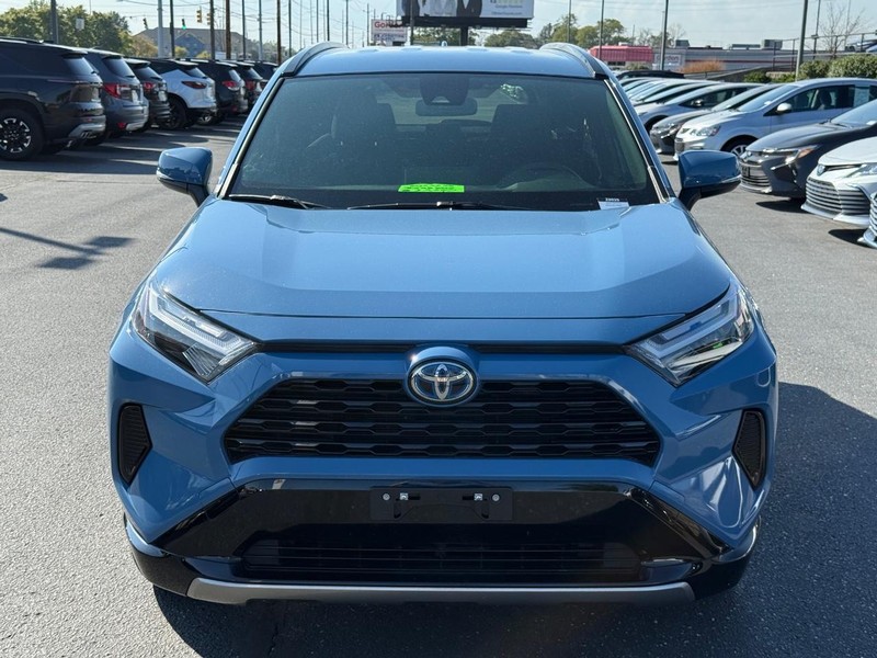 Toyota RAV4 Vehicle Image 09