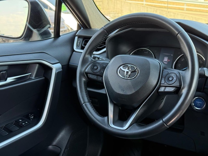 Toyota RAV4 Vehicle Image 12