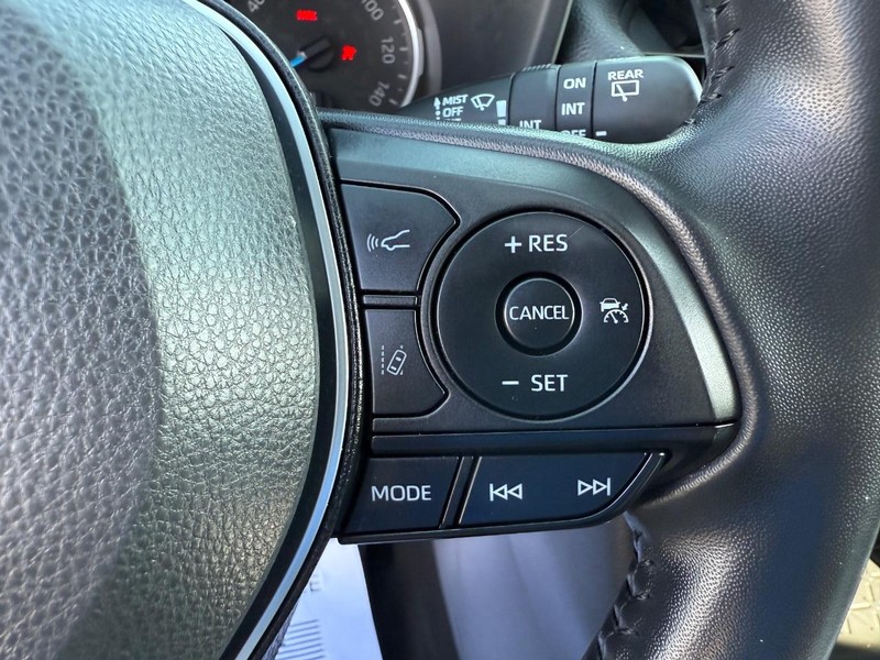 Toyota RAV4 Vehicle Image 14