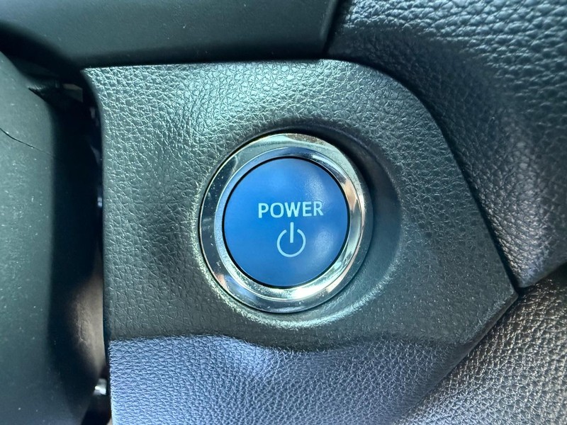 Toyota RAV4 Vehicle Image 15