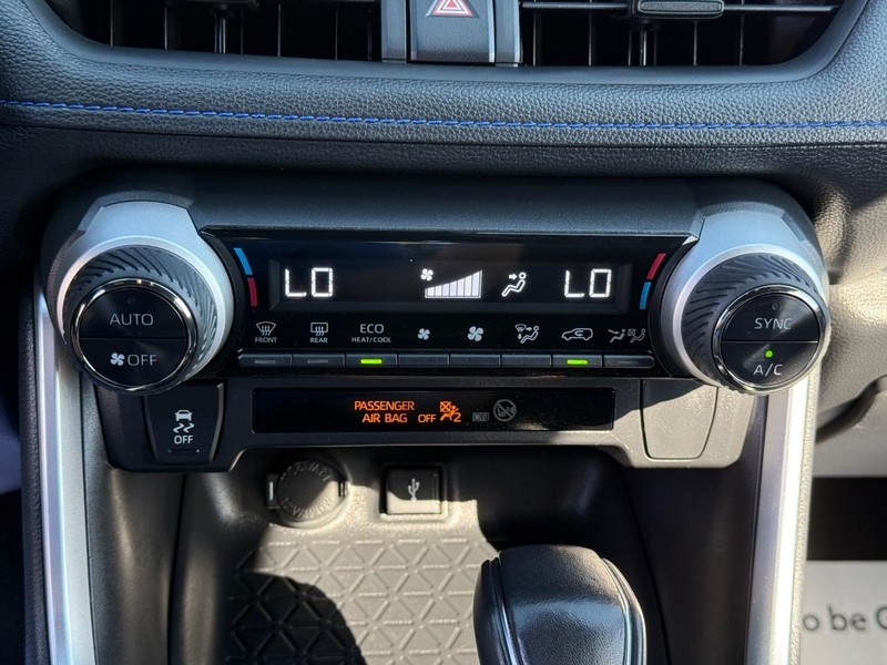 Toyota RAV4 Vehicle Image 18