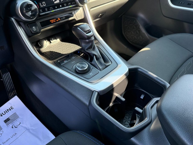 Toyota RAV4 Vehicle Image 19