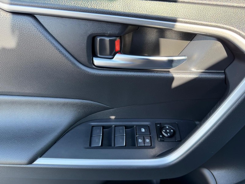 Toyota RAV4 Vehicle Image 23