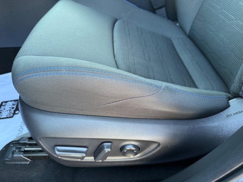 Toyota RAV4 Vehicle Image 24