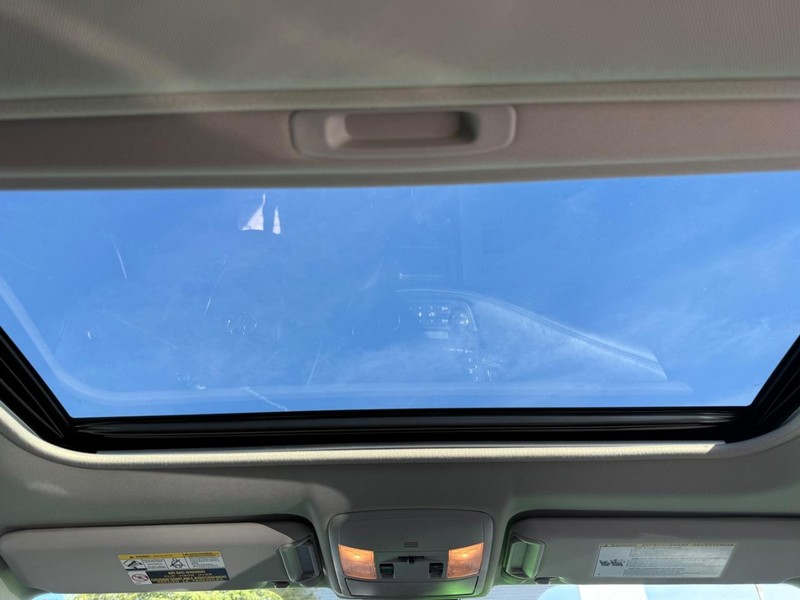 Toyota RAV4 Vehicle Image 12