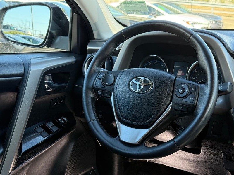 Toyota RAV4 Vehicle Image 14