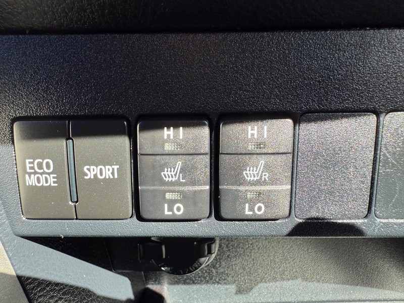 Toyota RAV4 Vehicle Image 18