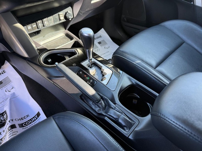 Toyota RAV4 Vehicle Image 22