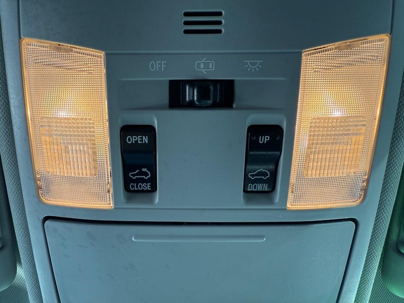 Toyota RAV4 Vehicle Image 24