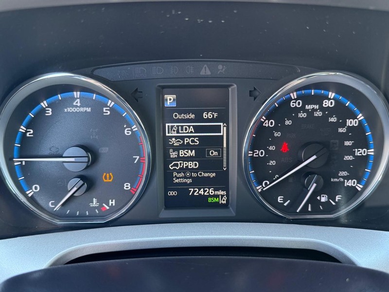 Toyota RAV4 Vehicle Image 25