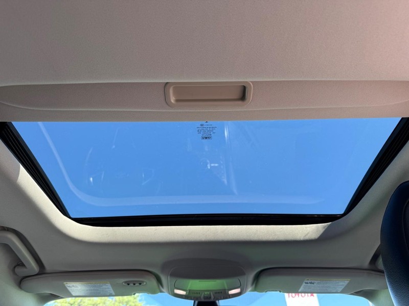 Ford Fusion Hybrid Vehicle Image 13