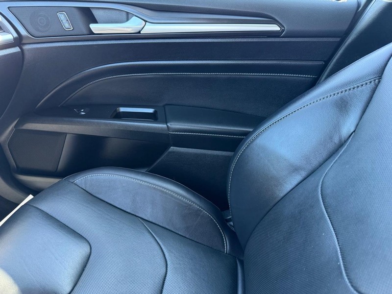 Ford Fusion Hybrid Vehicle Image 22