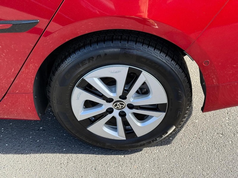 Toyota Prius Vehicle Image 06