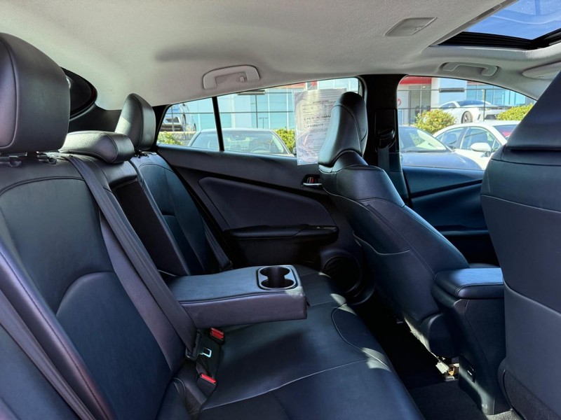 Toyota Prius Vehicle Image 10