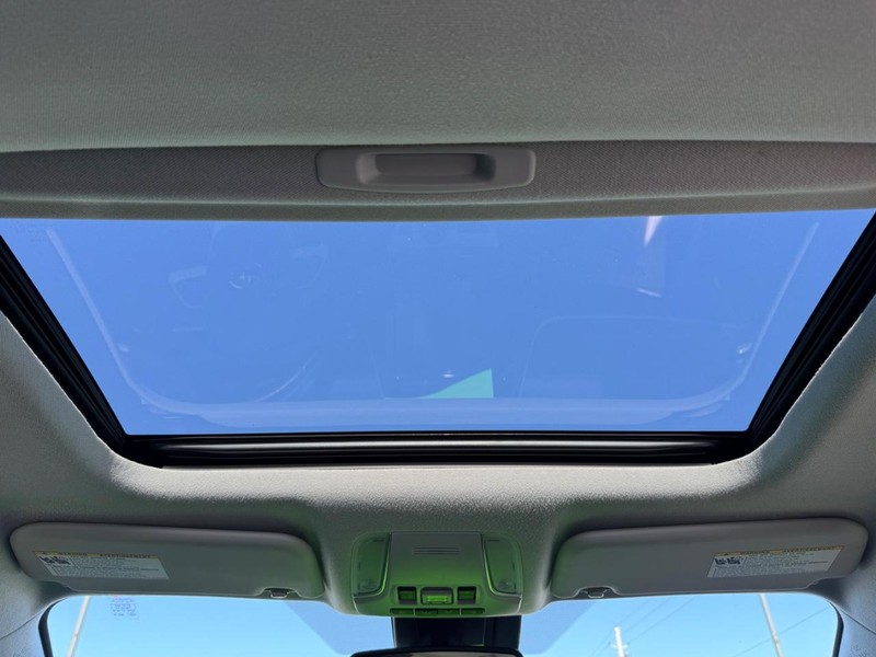 Toyota Prius Vehicle Image 11