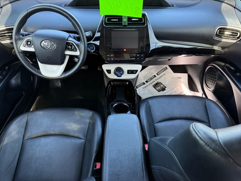Toyota Prius Vehicle Image 12