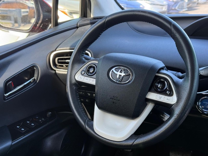 Toyota Prius Vehicle Image 13