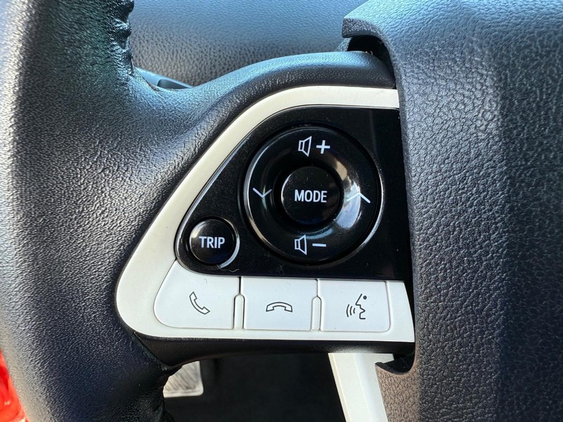 Toyota Prius Vehicle Image 14