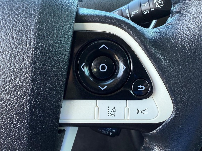 Toyota Prius Vehicle Image 15