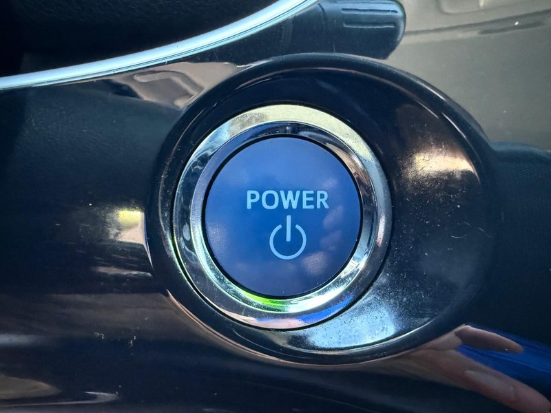 Toyota Prius Vehicle Image 16