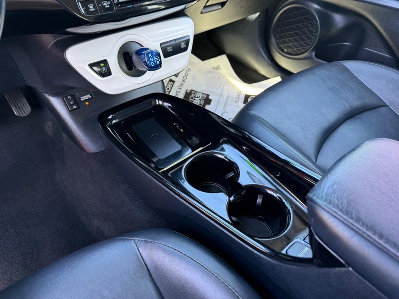 Toyota Prius Vehicle Image 21