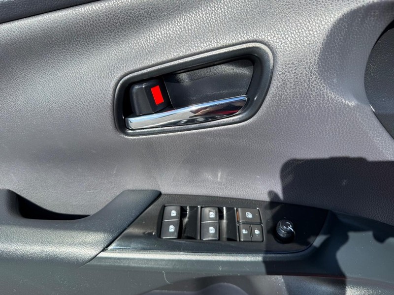 Toyota Prius Vehicle Image 24
