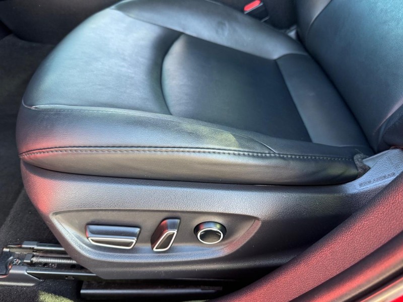 Toyota Prius Vehicle Image 25