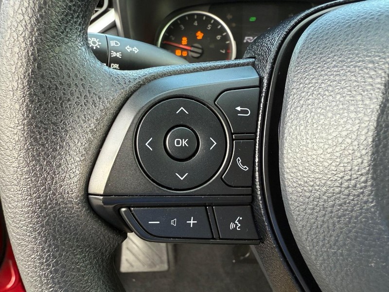 Toyota RAV4 Vehicle Image 13