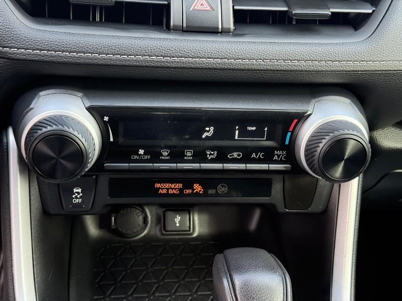 Toyota RAV4 Vehicle Image 17