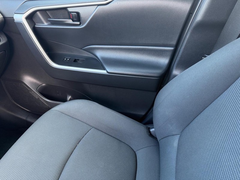 Toyota RAV4 Vehicle Image 19