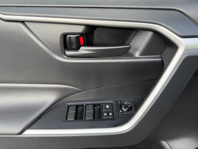 Toyota RAV4 Vehicle Image 22