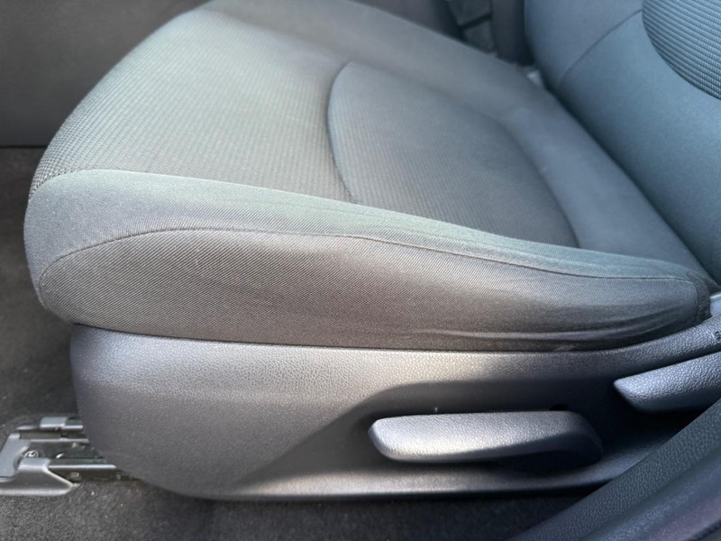 Toyota RAV4 Vehicle Image 23