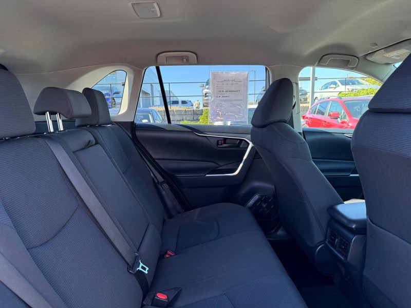 Toyota RAV4 Vehicle Image 10