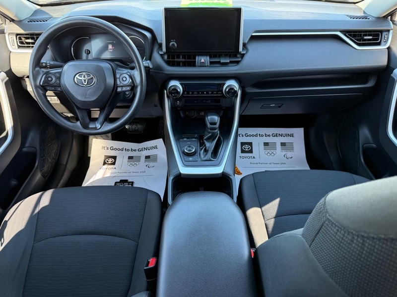 Toyota RAV4 Vehicle Image 11