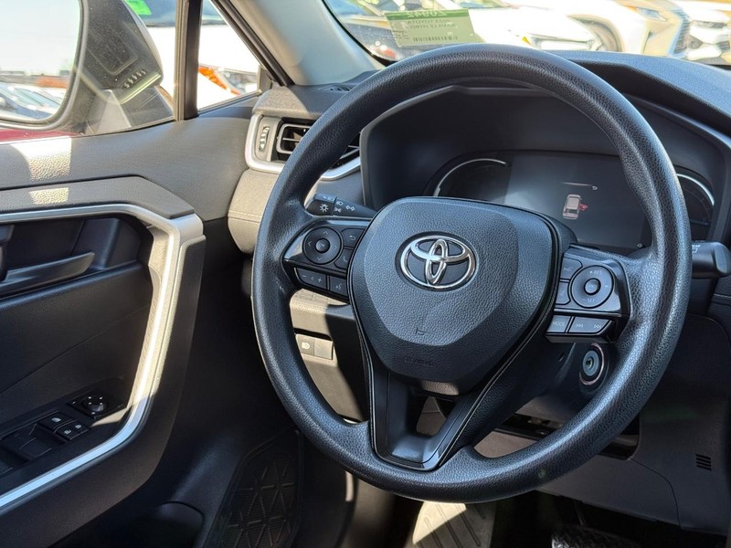 Toyota RAV4 Vehicle Image 12