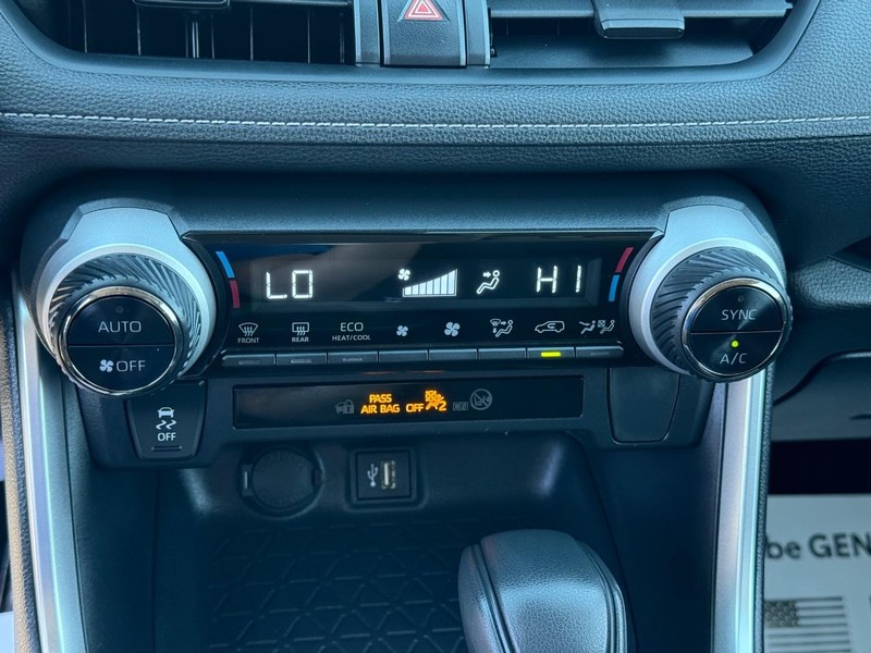 Toyota RAV4 Vehicle Image 17