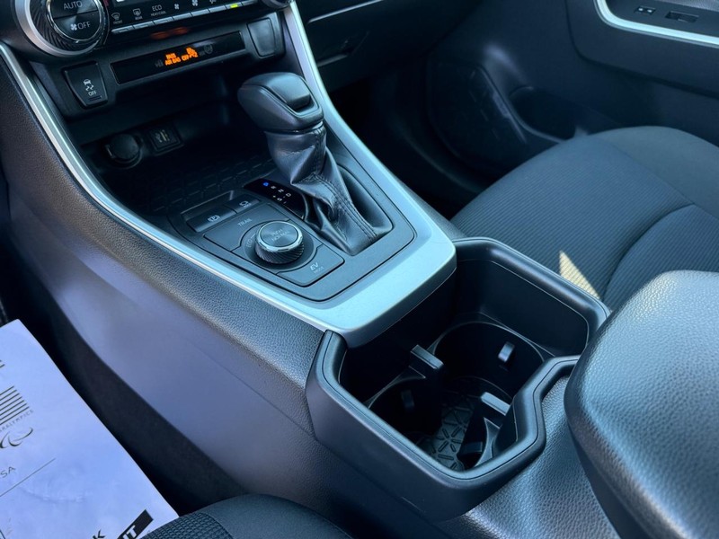 Toyota RAV4 Vehicle Image 18