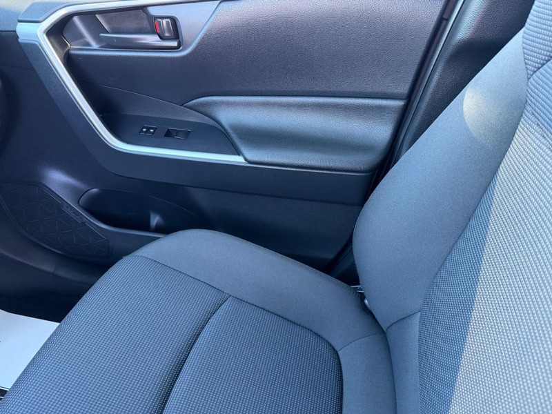 Toyota RAV4 Vehicle Image 19