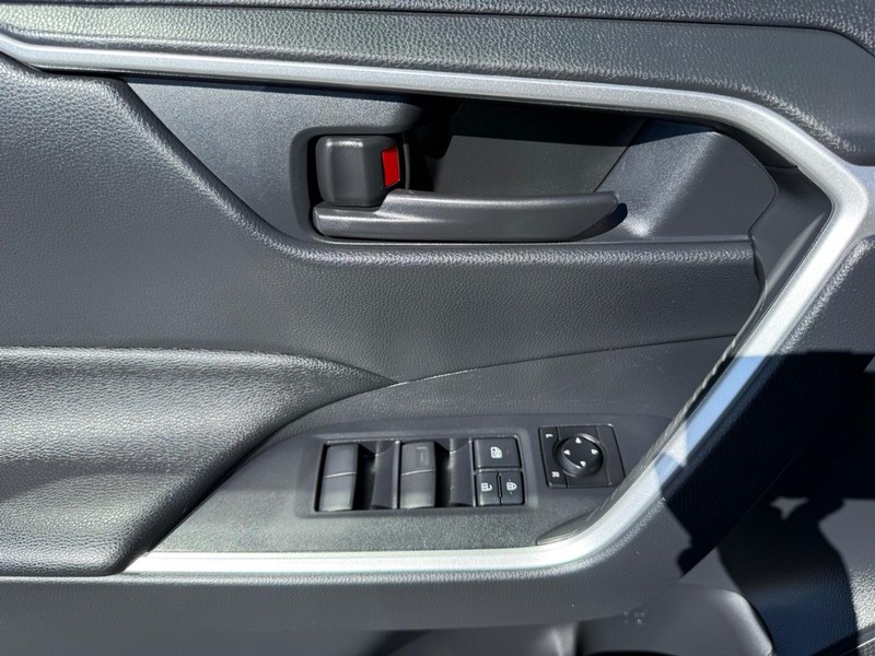 Toyota RAV4 Vehicle Image 22