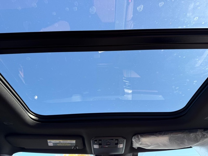 Toyota Tundra 4WD Vehicle Image 05