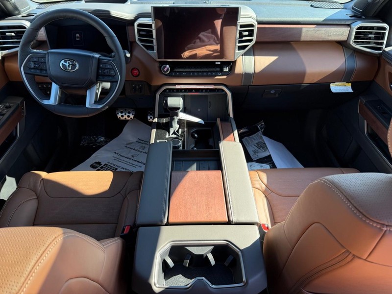 Toyota Tundra 4WD Vehicle Image 06