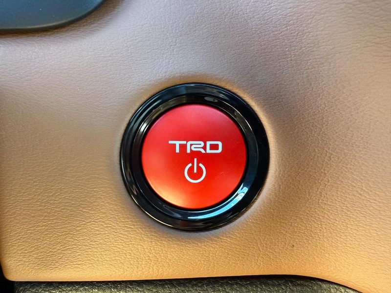 Toyota Tundra 4WD Vehicle Image 10