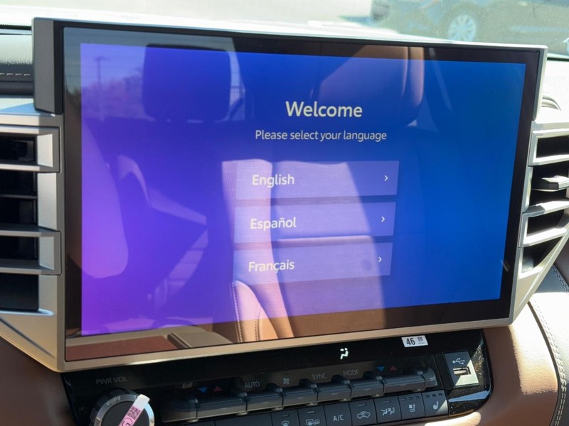 Toyota Tundra 4WD Vehicle Image 12