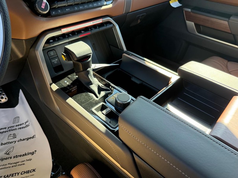 Toyota Tundra 4WD Vehicle Image 15