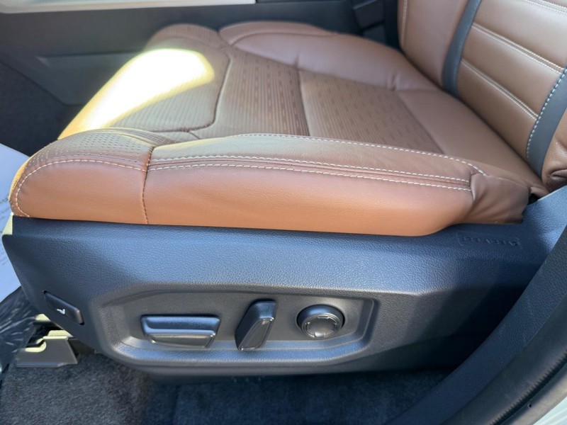 Toyota Tundra 4WD Vehicle Image 21