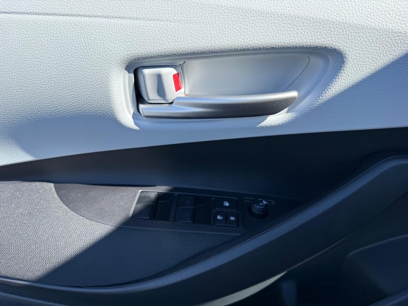 Toyota Corolla Vehicle Image 17