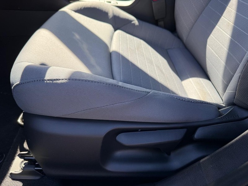 Toyota Corolla Vehicle Image 18