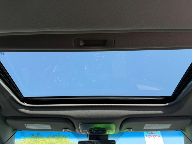 Toyota Avalon Vehicle Image 11