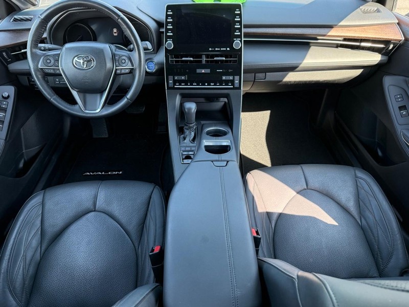 Toyota Avalon Vehicle Image 12